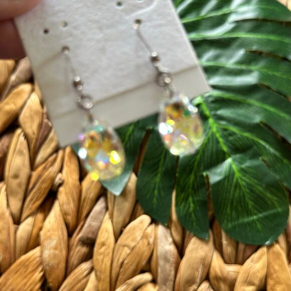 BOGO FREE STUNNERS EARRINGS RAINBOW CRYSTALS - Picture 1 of 5